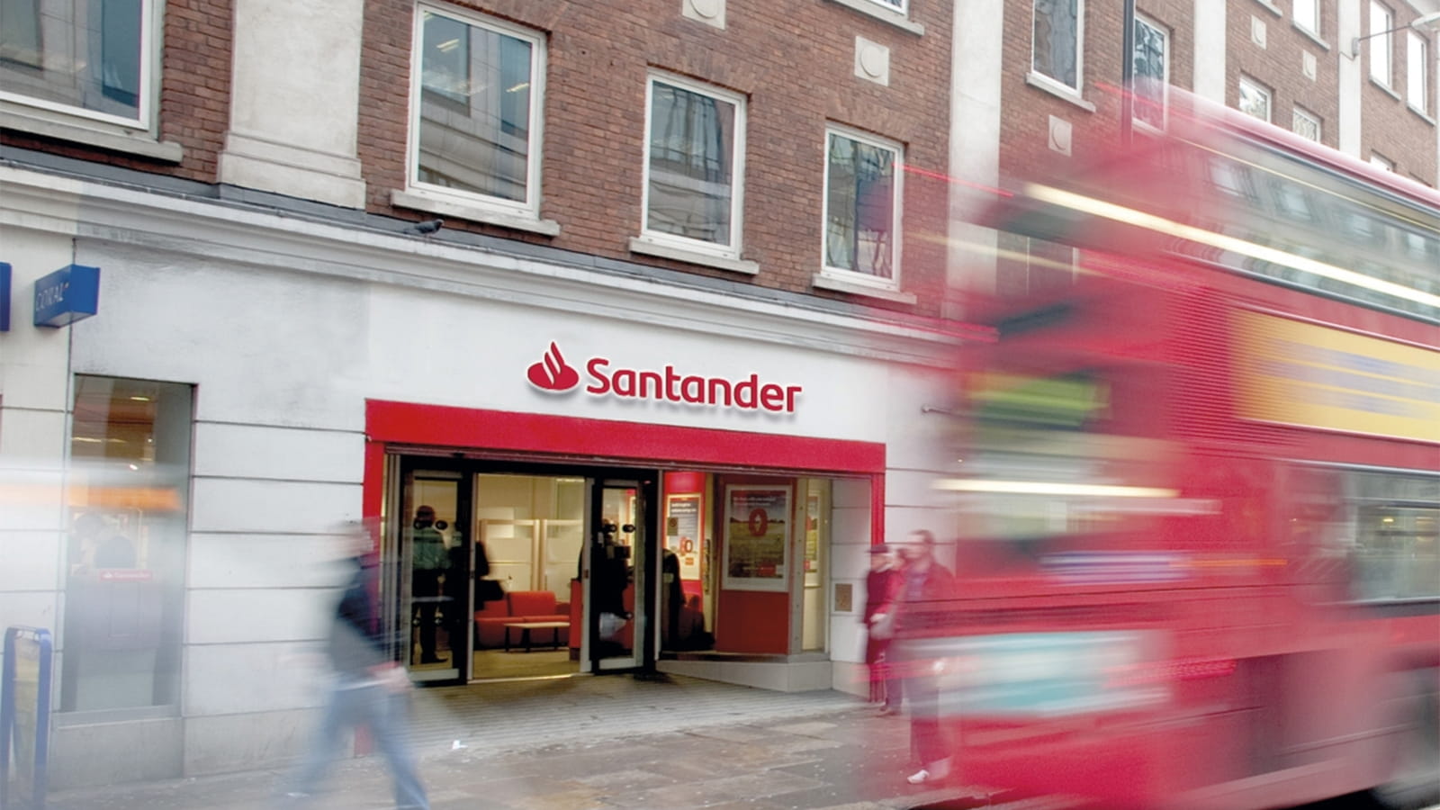 Banco Santander warns of a data breach exposing customer info